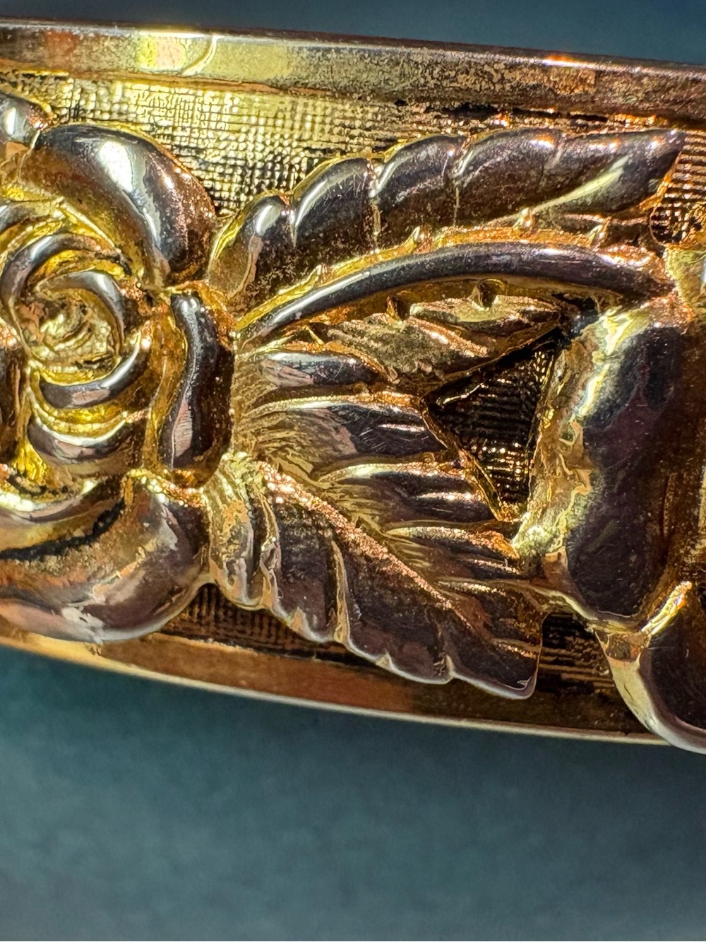 Gold Floral-Embossed Women’s Bangle bracelet